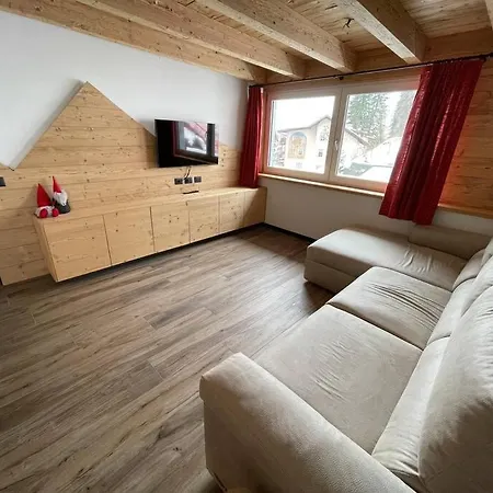 - Punta Penia - Center App Apartment Canazei